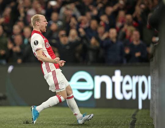 13.04.2017, Fussball UEFA Europa League 2016 2017, Viertelfinale, Ajax Amsterdam - FC Schalke 04, in der Amsterdam Arena. Jubel Torschütze Davy Klaassen (Ajax Amsterdam) zum Tor zum 1:0 per Foulelfmeter 