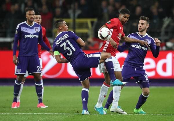 Anderlecht s Youri Tielemans and Manchester s Marcus Rashford fight for the ball during a soccer game between Belgian team RSC Anderlecht and English club Manchester United ManU F.C. in Brussels, Thursday 13 April 2017, the first leg of the quarter finals of the Europa League competition. VIRGINIExLEFOUR  x05081138x