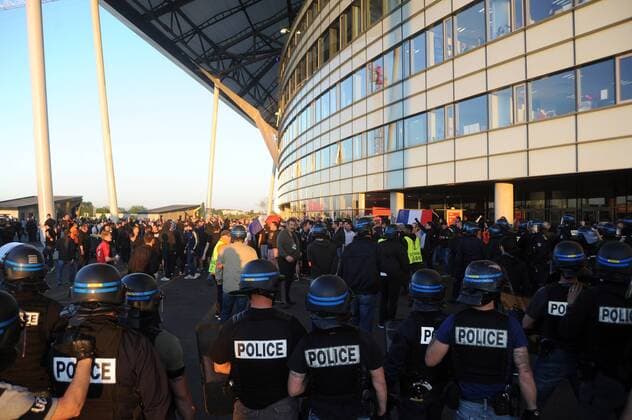 ILLUSTRATION - SUPPORTERS - PARVIS - INCIDENTS - SECURITE - POLICE FOOTBALL : Lyon vs Besiktas - Europa League - 13 04 2017 FEP Panoramic 