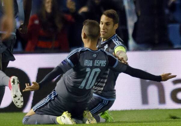 Celta de Vigo s midfielder Iago Aspas (L) celebrates after scoring a goal against KRC Genk during the UEFA Europa League, quarter final, first leg soccer match between Celta de Vigo and KRC Genk at the Balaidos stadium in Vigo, Spain, 13 April 2017. CELTA DE VIGO - KRC GENK !ACHTUNG: NUR REDAKTIONELLE NUTZUNG!  Copyright: xLavandeiraxjrx GRA218 20170413-636277185147935599