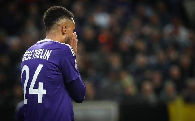 Anderlecht s Isaac Kiese Thelin looks dejected during a soccer game between Belgian team RSC Anderlecht and English club Manchester United ManU F.C. in Brussels, Thursday 13 April 2017, the first leg of the quarter finals of the Europa League competition. VIRGINIExLEFOUR  x05081193x