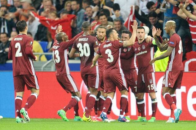 94 Talisca (bes) - 15 Oguzhan Ozyakup (bes) - JOIE FOOTBALL : Lyon vs Besiktas - Europa League - 13 04 2017 FEP Panoramic 