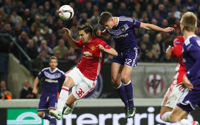 Anderlecht s Leander Dendoncker scoring the 1-1 goal and during a soccer game between Belgian team RSC Anderlecht and English club Manchester United ManU F.C. in Brussels, Thursday 13 April 2017, the first leg of the quarter finals of the Europa League competition. VIRGINIExLEFOUR  x05081265x