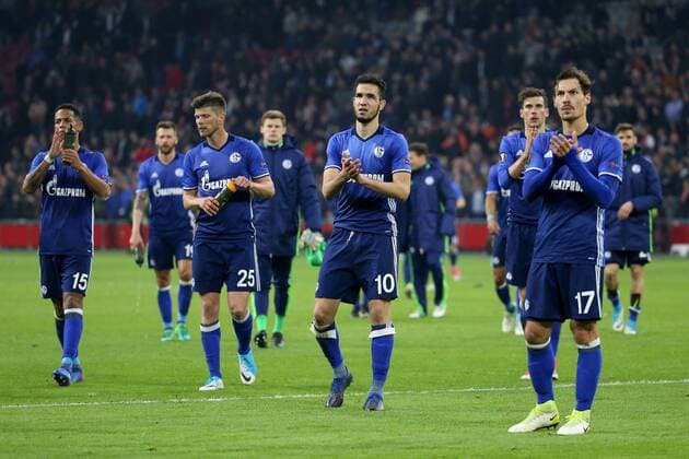 Dennis Aogo ( FC Schalke 04 15) Klaas-Jan Huntelaar ( FC Schalke 04 25) Nabil Bentaleb ( FC Schalke 04 10) Benjamin Stambouli ( FC Schalke 04 17) nach der Niederlage, Ajax Amsterdam vs FC Schalke 04, UEFA Europa League, Viertelfinale, Fussball, 13.04.2017, Amsterdam Copyright: xLangerx xEibner-Pressefotox EP_HLR