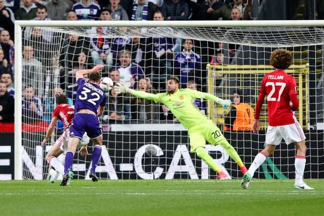 Anderlecht?s Leander Dendoncker scoring the equaliser during the Europa League Quarter Final 1st leg match at RSCA Constant Vanden Stock Stadium, Anderlecht, Belgium. Picture date: April 13th, 2017.Pic credit should read: Charlie Forgham-Bailey Sportimage EDITORIAL USE ONLY. No use with unauthorised audio, video, data, fixture lists, club league logos or live services. Online in-match use limited to 120 images, no video emulation. No use in betting, games or single club league player publications.