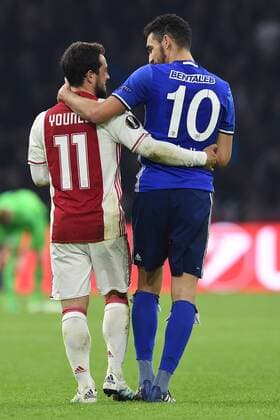 Fußball Europa League Viertelfinale Ajax Amsterdam - FC Schalke 04 am 13.04.2017 in der Amsterdam ArenA in Amsterdam Amin Younes ( Amsterdam ), links - Nabil Bentaleb ( Schalke ), rechts xRx
