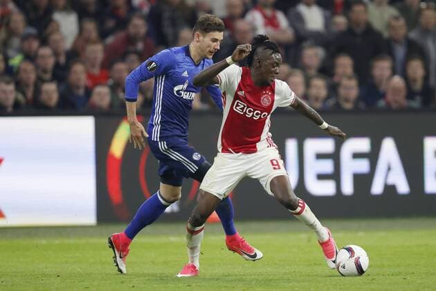 (L-R) Leon Goretzka of FC Schalke 04, Bertrand Traore of Ajaxduring the UEFA Europa League quarter final match between Ajax Amsterdam and FC Schalke 04 at the Amsterdam Arena on April 13, 2017 in Amsterdam, The Netherlands Ajax v FC Schalke 04 UEFA Europa League 2016 2017 xVIxxIVx 7563631