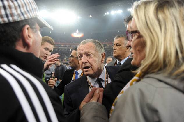 Fußball, EL, Olympique Lyon - Besiktas Istanbul, Ausschreitungen vor Spielbeginn JEAN MICHEL AULAS (PRESIDENT LYON) - SUPPORTERS - INCIDENTS FOOTBALL : Lyon vs Besiktas - Europa League - 13 04 2017 FEP Panoramic 