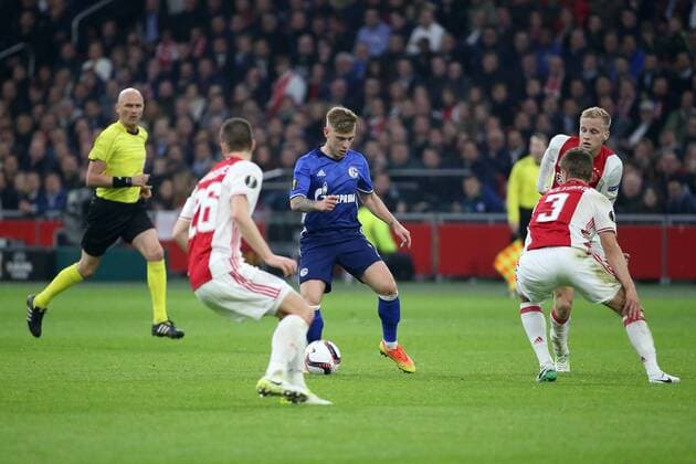 Nick Viergever ( Ajax Amsterdam 26 ) Max Meyer ( FC Schalke 04 7) Joel Veltman ( Ajax Amsterdam 3 ) Donny van de Beek ( Ajax Amsterdam 30 ), Ajax Amsterdam vs FC Schalke 04, UEFA Europa League, Viertelfinale, Fussball, 13.04.2017, Amsterdam Copyright: xLangerx xEibner-Pressefotox EP_HLR