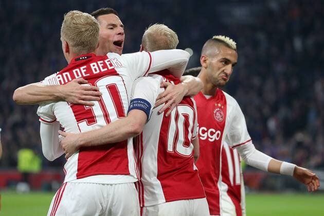 Donny van de Beek ( Ajax Amsterdam 30 ) Nick Viergever ( Ajax Amsterdam 26 ) Davy Klaassen ( Ajax Amsterdam 10 ) nach dem 2:0, Ajax Amsterdam vs FC Schalke 04, UEFA Europa League, Viertelfinale, Fussball, 13.04.2017, Amsterdam Copyright: xLangerx xEibner-Pressefotox EP_HLR