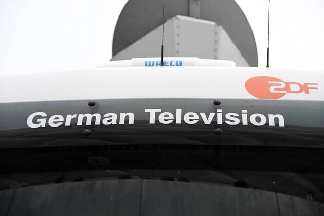 Fussball, UEFA Champions League, Saison 2016 2017, Viertelfinale, FC Bayern München vs Real Madrid, 12.04.2017, Allianzarena München, Deutsche TV, German Television, ZDF Logo,