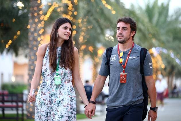 Bahrain Grand Prix, Sakhir 13 - 16 April 2017 13.04.2017 - Fernando Alonso (ESP) McLaren MCL32 and his girlfriend Linda Morselli (ITA) 