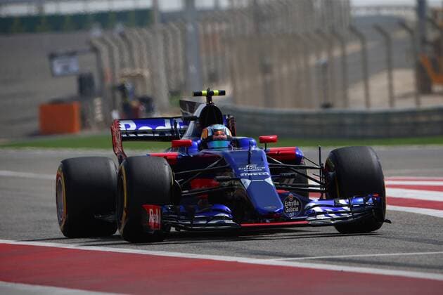 Bahrain Grand Prix, Sakhir 13 - 16 April 2017 14.04.2017 - Free Practice 1, Carlos Sainz Jr (ESP) Scuderia Toro Rosso STR12 