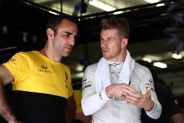 Bahrain Grand Prix, Sakhir 13 - 16 April 2017 14.04.2017 - Free Practice 1, Cyril Abiteboul (FRA) Renault F1 Managing Director and Nico Hulkenberg (GER) Renault Sport F1 Team RS17 