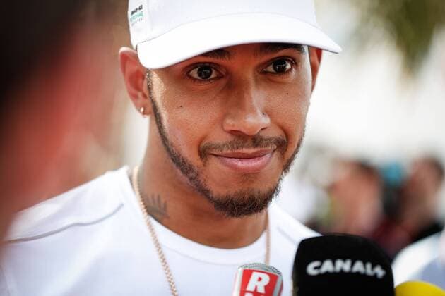 Bilder des Tages - SPORT Motorsports: FIA Formula One World Championship WM Weltmeisterschaft 2017, Grand Prix of Bahrain, 44 Lewis Hamilton (GBR, Mercedes AMG Petronas F1 Team), Sakhir Bahrain xHOCHxZWEIx