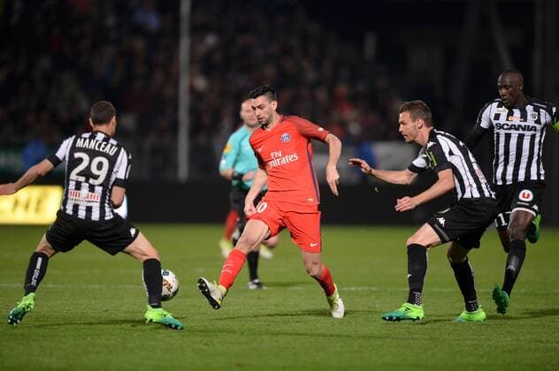 Fußball, Angers SCO - Paris St. Germain 10 BLAISE MATUIDI (psg) - 24 Romain THOMAS (sco) FOOTBALL : Angers vs Paris SG - Ligue 1 - 14 04 2017 AnthonyBIBARD FEP Panoramic 