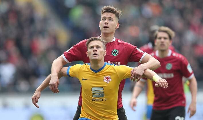 Julius Biada (Eintracht Braunschweig), Waldemar Anton (Hannover 96)