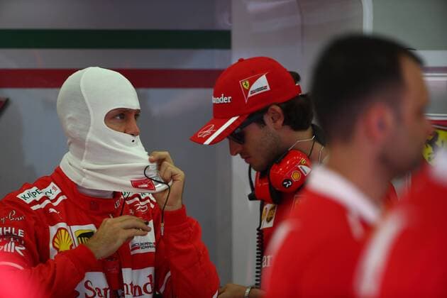 Bahrain Grand Prix, Sakhir 13 - 16 April 2017 15.04.2017 - Free Practice 3, Sebastian Vettel (GER) Scuderia Ferrari SF70H and Antonio Giovinazzi (ITA) Test Driver, Scuderia Ferrari 