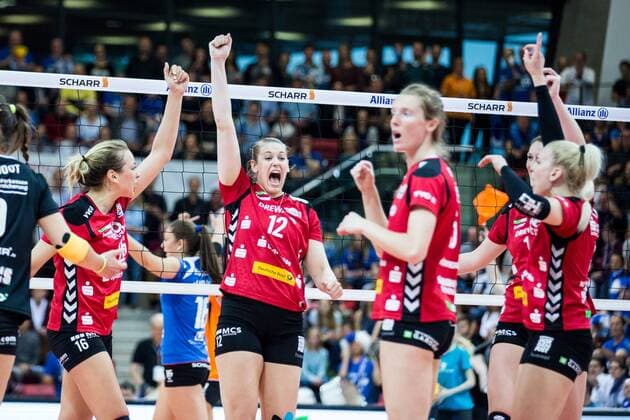Jubel Katherina Schwabe (16 DSC), Jennifer Cross (12 DSC), Kadie Rolfzen (15 DSC) und Barbora Purchartova (8 DSC); 1. Volleyball Bundesliga Play-Off Halbfinale 3: Allianz MTV Stuttgart vs Dresdner SC, SCHARRena, Stuttgart Germany, 20170415; Stuttgart Copyright: xWuechner Eibner-Pressefotox EP_NWR