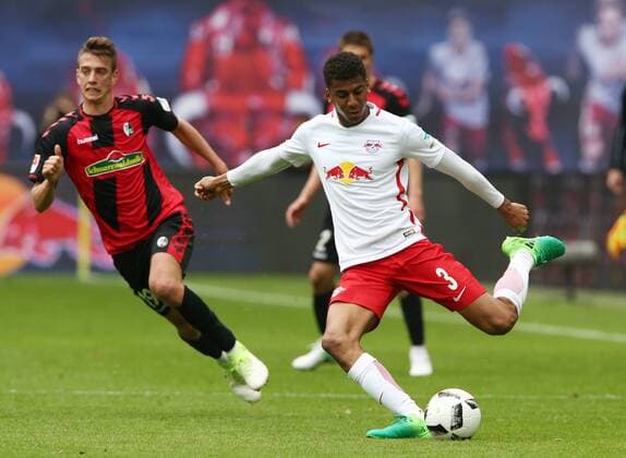 Janik Haberer, Bernardo Fernandes da Silva Junior Einzelbild Freisteller Aktion Fußball Fussball erste 1.Bundesliga Saison 2016 2017 15.04.2017 RB Leipzig RBL vs. SC Freiburg SCF