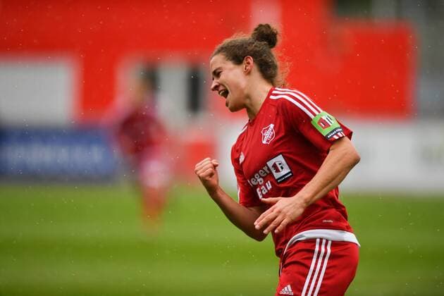 Nina Burger (SC Sand) (19) Torjubel nach ihrem 0:1, DFB Pokal - Halbfinale , Bayer 04 Leverkusen - SC Sand, xmkx