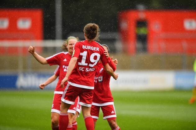 Jubel, Freuen, celebrate, happy, cheer , Goal Celebration SC Sand zum 0:1 Diane Caldwell (SC Sand) (5) mit Leticia Santos (SC Sand) (2) und Torschützin Nina Burger (SC Sand) (19), DFB Pokal - Halbfinale , Bayer 04 Leverkusen - SC Sand, xmkx