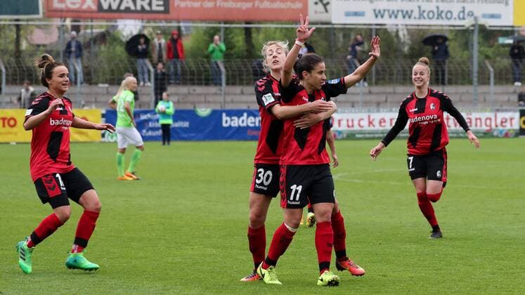 v.li.: Lina Maria Magull (Freiburg, 16), Carolin Simon (Freiburg, 30), Torschützin Hasret Kayikci (Freiburg, 11) und Giulia Gwinn (Freiburg, 7), jubeln über das Tor zum 1:0, Jubel, Torjubel, Torerfolg, celebrate the goal, goal, celebration, Jubel ueber das Tor, optimistisch, Action, Aktion, Fussball, DFB-Pokal der Frauen, Halbfinale, SC Freiburg - VfL Wolfsburg, xozx