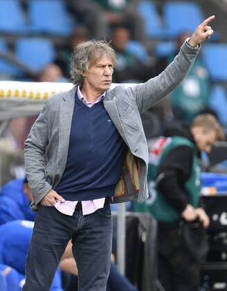 16.04.2017 .2017 - Fussball - Saison 2016 2017 - 2. Fussball - Bundesliga - 29. Spieltag: VfL Bochum - SpVgg Greuther Fürth - MeZi - Gertjan Verbeek (Trainer VfL Bochum ) zeigt deutet