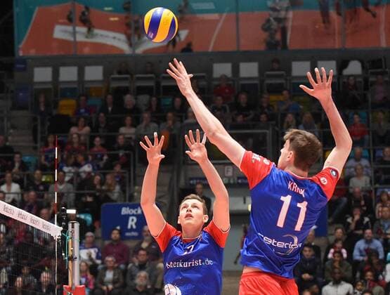 16.04.2017, xhbx, Volleyball Herren Playoffs, United Volleys - Berlin Recycling Volleys, emspor, v.l. Jan Zimmermann (United Volleys), Tobias Krick (United Volleys) Frankfurt am Main