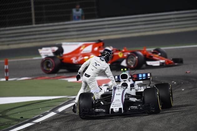 Lance Stroll (Williams Martini Racing) muss sein beschaedigtes auto abstellen, Grosser Preis von Bahrain 2017, Rennen, Motorsport, Formel 1, 16.04.2017, Sakhir Copyright: xAndre Eibner-Pressefotox EP_JAE