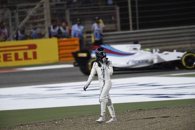 Lance Stroll (Williams Martini Racing) muss sein beschaedigtes auto abstellen, Grosser Preis von Bahrain 2017, Rennen, Motorsport, Formel 1, 16.04.2017, Sakhir Copyright: xAndre Eibner-Pressefotox EP_JAE