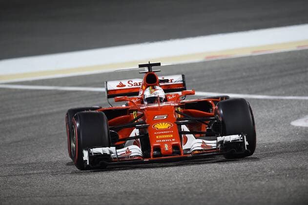 Sebastian Vettel (Scuderia Ferrari) mit seinem Auto auf der Strecke, Grosser Preis von Bahrain 2017, Rennen, Motorsport, Formel 1, 16.04.2017, Sakhir Copyright: xAndre Eibner-Pressefotox EP_JAE