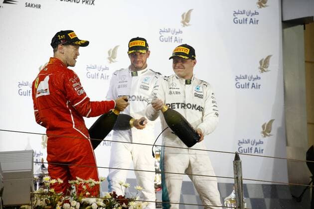 Motorsports: FIA Formula One World Championship WM Weltmeisterschaft 2017, Grand Prix of Bahrain, 5 Sebastian Vettel (GER, Scuderia Ferrari) 44 Lewis Hamilton (GBR, Mercedes AMG Petronas F1 Team), 77 Valtteri Bottas (FIN, Mercedes AMG Petronas), Sakhir Bahrain xHOCHxZWEIx