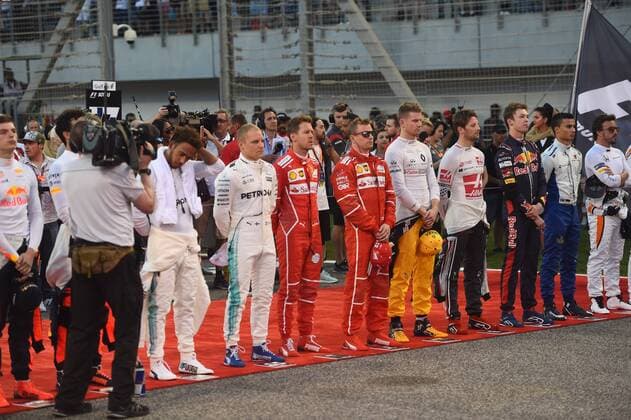 Aufstellung der Fahrer fuer die Hymne des Gastgeberlandes, Grosser Preis von Bahrain 2017, Rennen, Motorsport, Formel 1, 16.04.2017, Sakhir Copyright: xAndre Eibner-Pressefotox EP_JAE