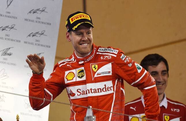 Sebastian Vettel (Scuderia Ferrari) feiert seinen Sieg mit einem Tanz, Grosser Preis von Bahrain 2017, Rennen, Motorsport, Formel 1, 16.04.2017, Sakhir Copyright: xAndre Eibner-Pressefotox EP_JAE