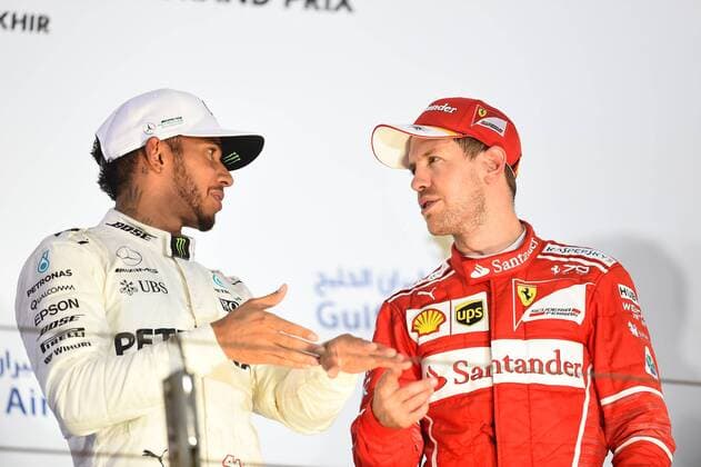 Sebastian Vettel (Scuderia Ferrari) redet mit Lewis Hamilton (Mercedes AMG Petronas Formula One Team), Grosser Preis von Bahrain 2017, Rennen, Motorsport, Formel 1, 16.04.2017, Sakhir Copyright: xAndre Eibner-Pressefotox EP_JAE