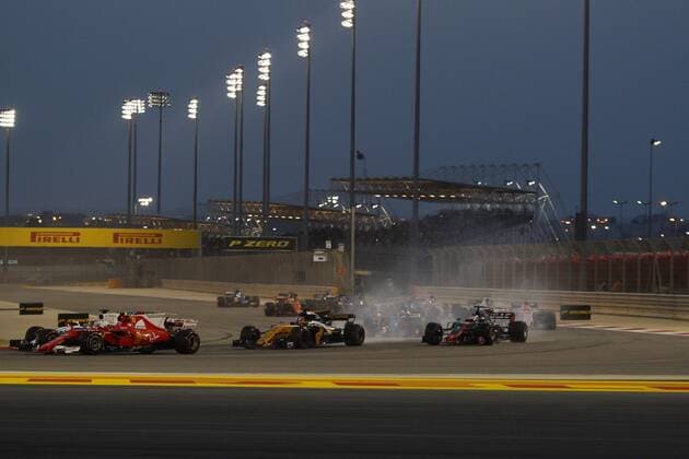 Bahrain Grand Prix, Sakhir 13 - 16 April 2017 16.04.2017 - Race, Kimi Raikkonen (FIN) Scuderia Ferrari SF70H and Felipe Massa (BRA) Williams FW40 