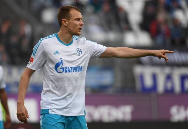 16.04.2017, xtvx, Fussball 1.Bundesliga, SV Darmstadt 98 - FC Schalke 04, emspor, emonline, v.l. Holger Badstuber (FC Schalke 04) gibt Anweisungen, gestikuliert, mit den Armen gestikulieren gives instructions, gesticulate. Darmstadt