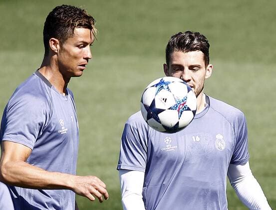Real Madrid s Cristiano Ronaldo (l) and Mateo Kovacic during training session. April 17,2017.  (2017041774)