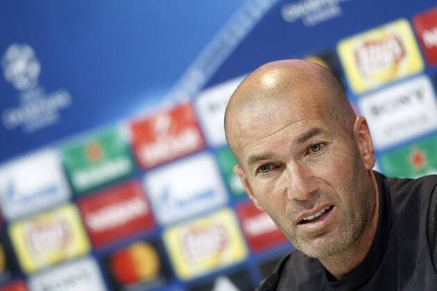Real Madrid s coach Zinedine Zidane in press conference PK Pressekonferenz after training session. April 17,2017.  (20170417125)