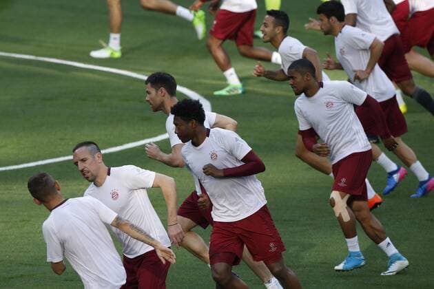Bayern Munich s players during the training of the team held at Santiago Bernabeu stadium in Madrid, Spain, 17 April 2017. Real Madrid will face Bayern Munich in a Champions League quarter finals second leg soccer match on 18 April. BAYERN MUNICH S TRAINING !ACHTUNG: NUR REDAKTIONELLE NUTZUNG!  Copyright: xKikoxHuescax 20170417-636280561908173750