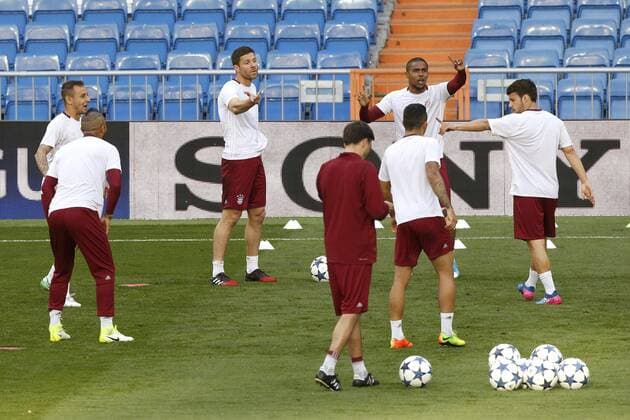 Bayern Munich s players during the training of the team held at Santiago Bernabeu stadium in Madrid, Spain, 17 April 2017. Real Madrid will face Bayern Munich in a Champions League quarter finals second leg soccer match on 18 April. BAYERN MUNICH S TRAINING !ACHTUNG: NUR REDAKTIONELLE NUTZUNG!  Copyright: xKikoxHuescax 20170417-636280562533569732
