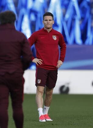 Fußball, CL, Atletico Madrid Training Entrenamiento del Atletico en el estadio Power King Stadium un dia antes del partido de la Liga de Campeones contra el Leicester. En la imagen, Kevin Gameiro. Atletico practice session at King Power Stadium the day before the Champions League match against Leicester. In this picture, Kevin Gameiro. xÃngelxRiverox 