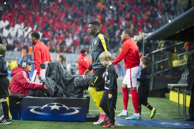 Ousmane DEMBELE (DO) mit Einlauf Kind, vor dem Spiel, Einmarsch, Begleitung, Begleitkind, Fussball Champions League, Viertelfinale, Hinspiel, Borussia Dortmund (DO) - AS Monaco (Monaco) 2:3, am 12.04.2017 in Dortmund Deutschland. Â