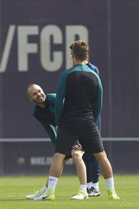 FC Barcelona Barca s Spanish midfielder Andres Iniesta takes part in a training session held at the team s Joan Gamper sports facilities in Barcelona, northeastern Spain, 18 April 2017. FC Barcelona will face Juventus in a UEFA Champions League quarter final second leg match on 19 April 2017 at the Nou Camp stadium. Training session of FC Barcelona !ACHTUNG: NUR REDAKTIONELLE NUTZUNG!  Copyright: xALEJANDROxGARCÍAx B06 20170418-636281206729183695
