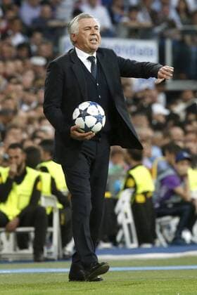 Bayern Munich s Italian coach Carlo Ancelotti reacts during the UEFA Champions League quarter-final second leg match between Real Madrid and Bayern Munich at the Santiago Bernabeu stadium in Madrid, Spain, 18 April 2017. REAL MADRID VS. BAYERN MUNICH !ACHTUNG: NUR REDAKTIONELLE NUTZUNG!  Copyright: xKikoxHuescax MAD001 20170418-636281471495828326