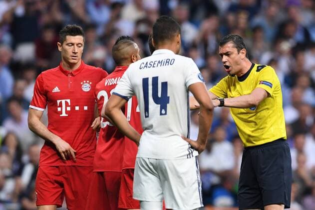 FUSSBALL CHAMPIONS LEAGUE SAISON 2016 2017 VIERTELFINALE RUECKSPIEL Real Madrid - FC Bayern Muenchen 18.04.2017 Schiedsrichter Viktor Kassai ermahnt 