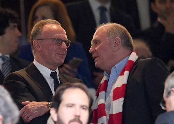 FUSSBALL CHAMPIONS LEAGUE SAISON 2016 2017 VIERTELFINALE RUECKSPIEL Real Madrid - FC Bayern Muenchen 18.04.2017 Vorstandsvorsitzender Karl Heinz Rummenigge (li) und Uli Hoeness (re, beide FC Bayern Muenchen) 