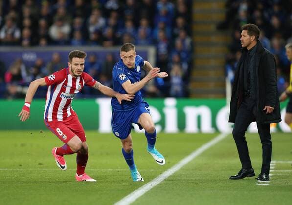 Leicester s Jamie Vardy tussles with Atletico s Saul as Diego Simeone looks on during the Champions League Quarter-Final 2nd leg match at the King Power Stadium, Leicester. Picture date: April 18th, 2017. Pic credit should read: David Klein Sportimage EDITORIAL USE ONLY. No use with unauthorised audio, video, data, fixture lists, club league logos or live services. Online in-match use limited to 120 images, no video emulation. No use in betting, games or single club league player publications.