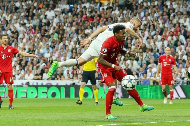 Madrid, Spain 18.04.2017, UEFA Champions League - 2016 17 Season, Quarter Final: Second leg, Real Madrid - FC Bayern Muenchen, Karim Benzema (Real Madrid) und David Alaba (FCB) im Zweikampf ( DeFodi048